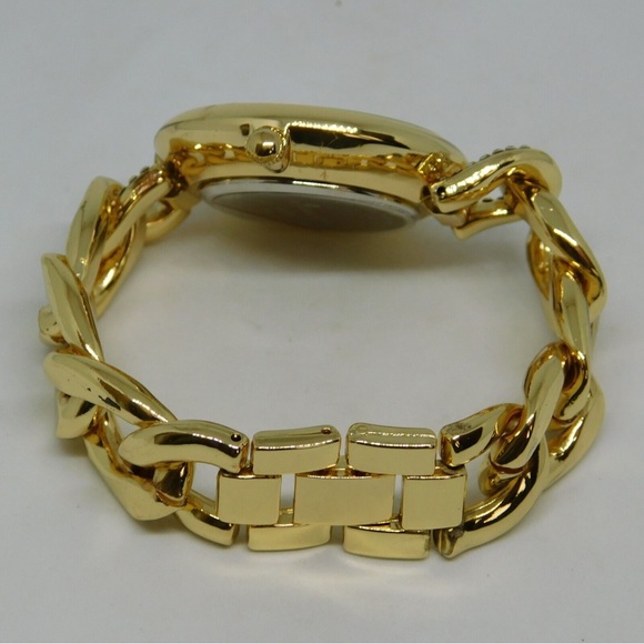 Kendall and Kylie watch - Picture 6 of 6